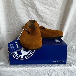 Never worn, NWT suede Boston Birkenstocks! Size 43